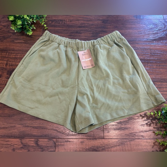 Patagonia Pants - NWT 🍃WOMENS PATAGONIA Regenerative Organic Certified Cotton Essential Shorts